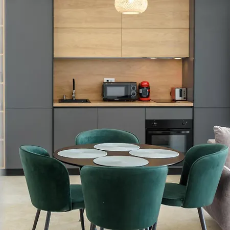 Azzurro Beachfront 2 - Sea View *