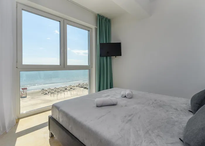 Azzurro Beachfront 2 - Sea View Năvodari