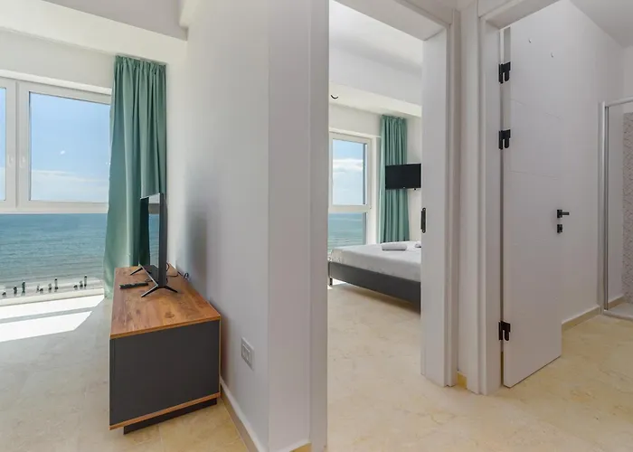 Azzurro Beachfront 2 - Sea View