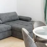Azzurro Beachfront 2 - Sea View