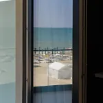 Azzurro Beachfront 2 - Sea View Apartment Năvodari