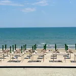 Azzurro Beachfront 2 - Sea View * Năvodari