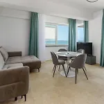 Azzurro Beachfront 2 - Sea View Apartment Năvodari