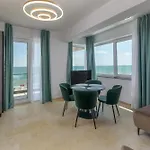 Azzurro Beachfront 2 - Sea View Năvodari