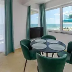 Azzurro Beachfront 2 - Sea View Năvodari