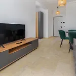 Azzurro Beachfront 2 - Sea View