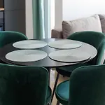 Azzurro Beachfront 2 - Sea View Apartment Năvodari