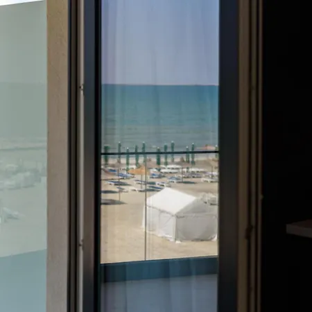 Azzurro Beachfront 2 - Sea View Apartament Năvodari