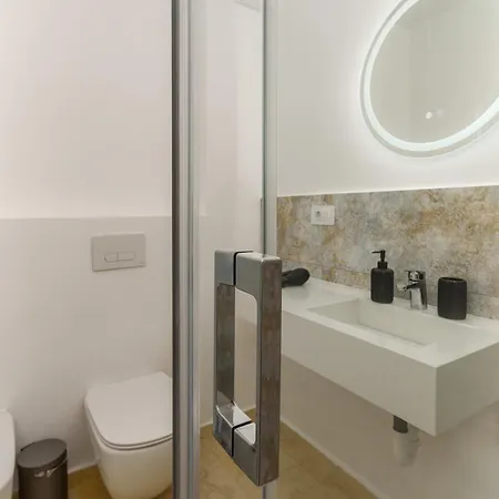 Azzurro Beachfront 2 - Sea View Apartament