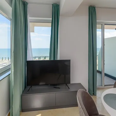 Azzurro Beachfront 2 - Sea View Apartament