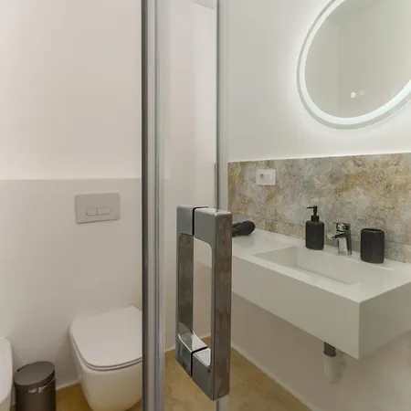 Azzurro Beachfront 2 - Sea View