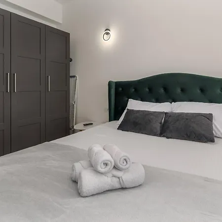 Azzurro Beachfront 2 - Sea View 那沃达利