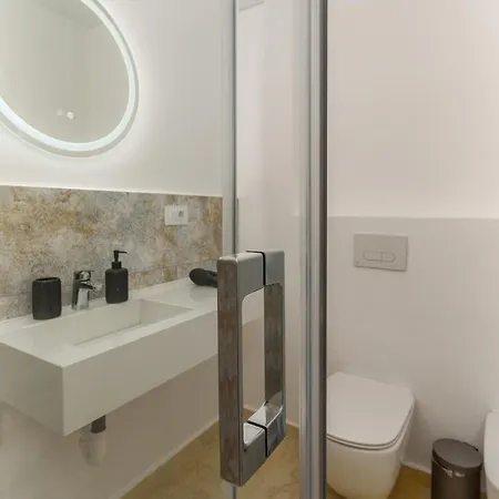Azzurro Beachfront 2 - Sea View