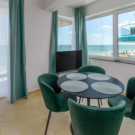 Azzurro Beachfront 2 - Sea View Năvodari