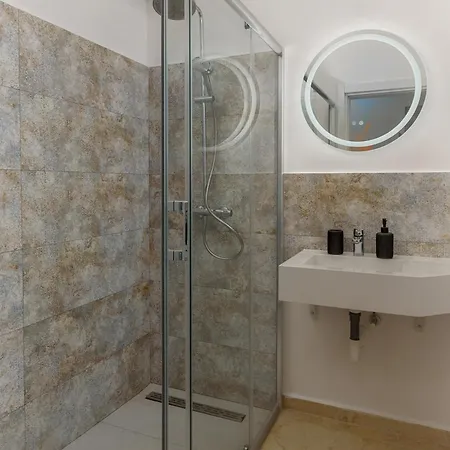 Azzurro Beachfront 2 - Sea View