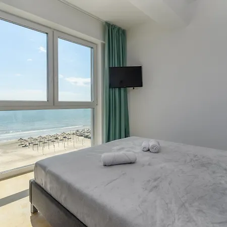 Azzurro Beachfront 2 - Sea View Năvodari