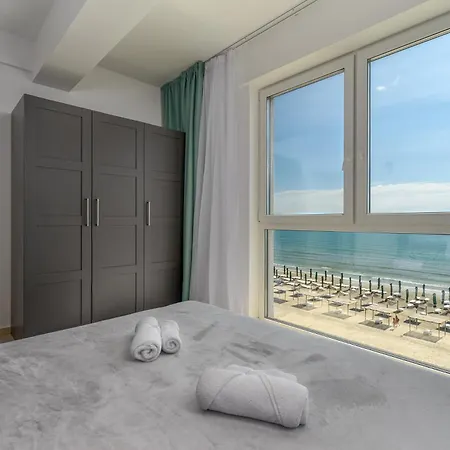 Azzurro Beachfront 2 - Sea View Apartament