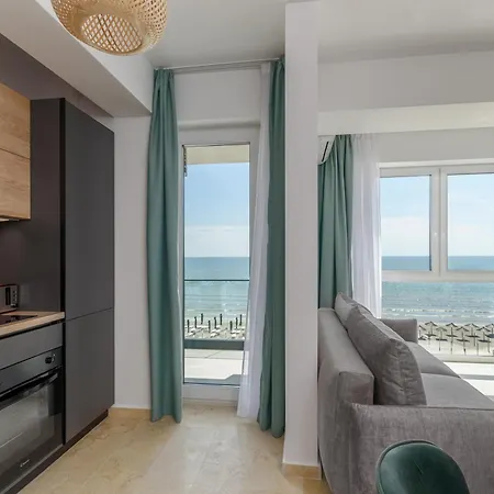 Azzurro Beachfront 2 - Sea View 公寓