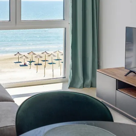 Azzurro Beachfront 2 - Sea View Apartment Năvodari