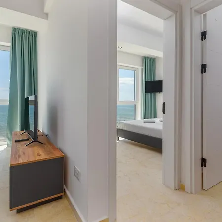 Azzurro Beachfront 2 - Sea View