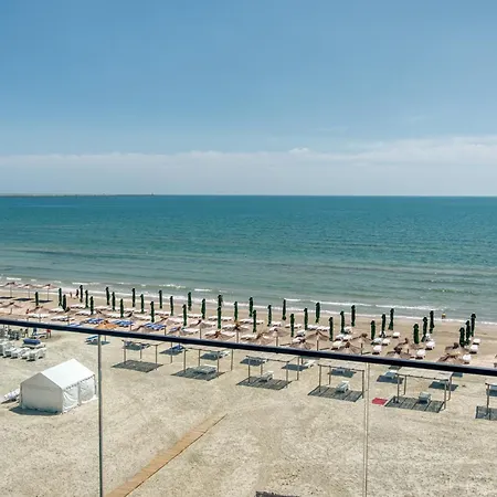 Azzurro Beachfront 2 - Sea View Năvodari