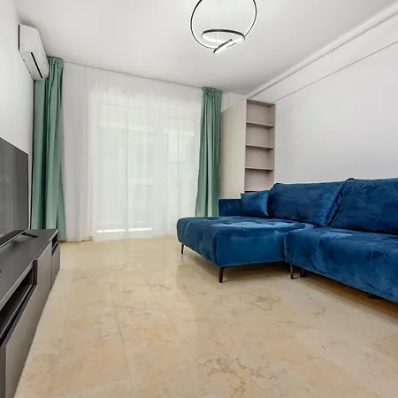 Azzurro Beachfront 2 - Sea View