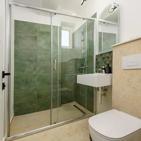 Apartament Azzurro Beachfront 2 - Sea View
