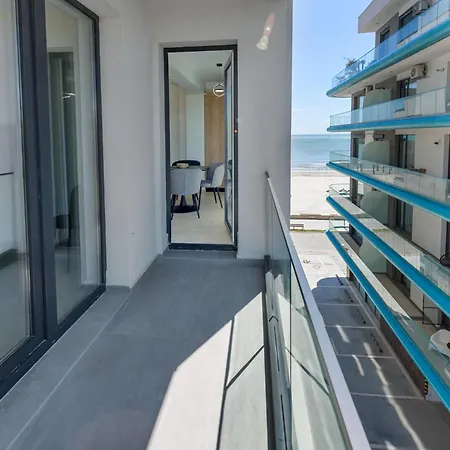 Azzurro Beachfront 2 - Sea View Apartament *