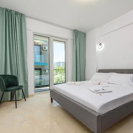 Azzurro Beachfront 2 - Sea View * Năvodari